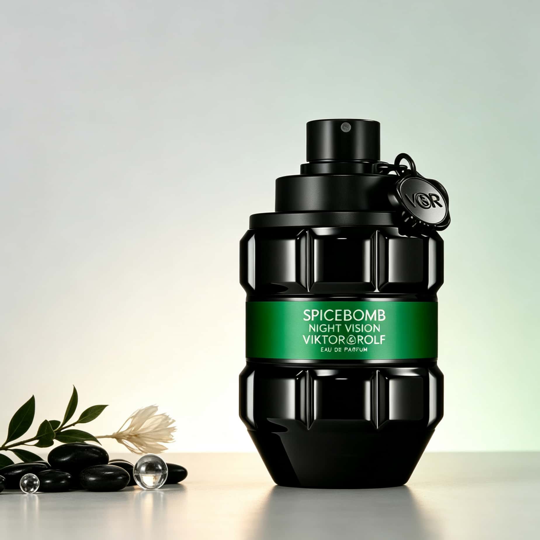 ヴィクトール＆ロルフ ナイトビジョン EDP メンズ香水、黒 - Men'S Fashion Perfume のレビューと価格