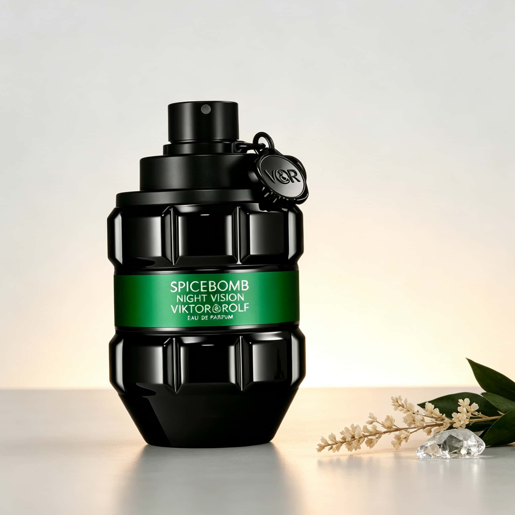 ヴィクトール＆ロルフ ナイトビジョン EDP メンズ香水、黒 - Men'S Fashion Perfume のレビューと価格